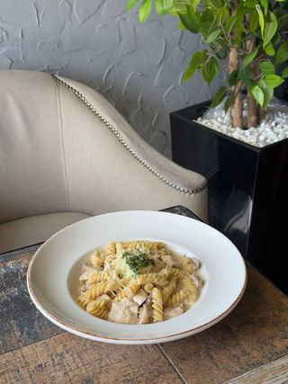 Фузилли с грибами и курицей (250г)