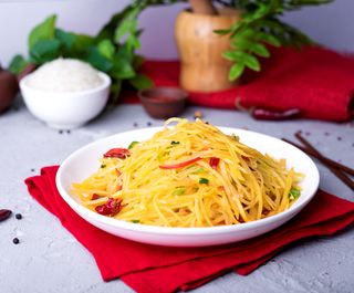 Жареная картошка пай в кисло-остром соусе (400г)