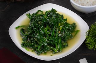 Жареный шпинат с чесноком (350г)