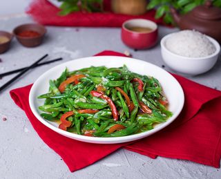 Жареная фасоль с чесноком (400г)