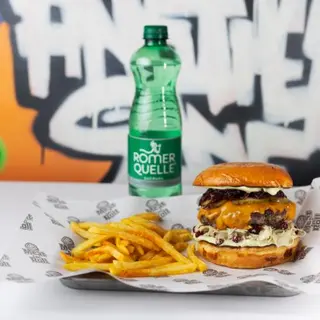 Burger Green Madness, pomfrit, Romerquelle 0.50l