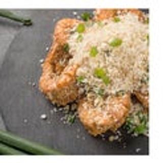 Gamberoni fritto saltati con pane grattugiato e cipollini