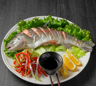 Форель на пару с рыбным соусом (450г)