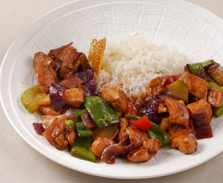 Курица с овощами (610г)