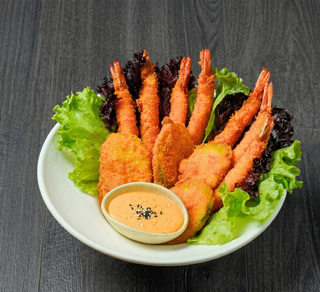 Тигровые креветки в сухарях с овощами (250г)