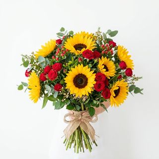 Girasoli e roselline rosse