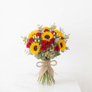 Girasoli piccoli e roselline rosse