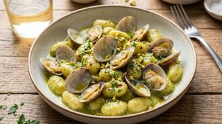 Gnocchi pesto e vongole