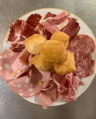 Gnocco fritto con salumi