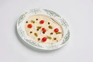 Говяжий язык с соусом тонато (220г)