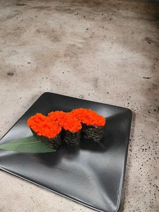 Гункан с тобикой (40г/1шт)