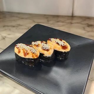 Гункан запеченный с угрем (45г/1шт)