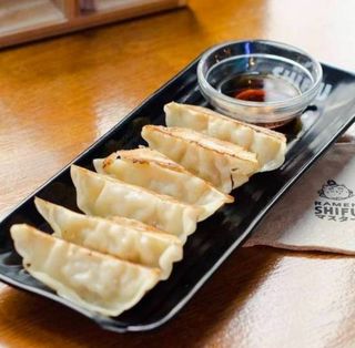 05. Gyozas (6 peças)