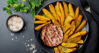 Hamburger di manzo al piatto