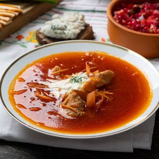 Boršč s pamuškom i namazom od slanine