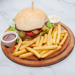 Burger sa karameliziranim lukom