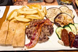 Hamburger di scottona al piatto