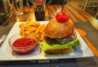 Hamburger sa pomfritom
