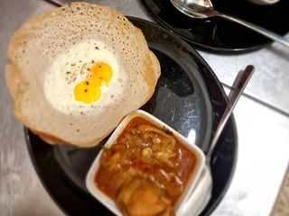 Hopper con pollo al curry