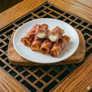 Involtini di speck e scamorza