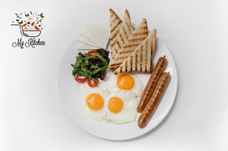 Яичница с колбасками гриль (250г)