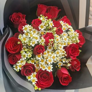 Classic Charm Rose & Daisy Bouquet