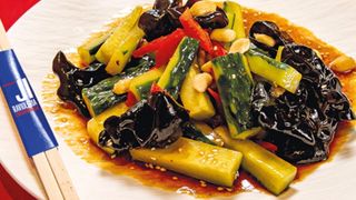 Insalata di cetriolo e funghi