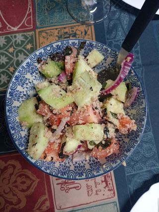 Insalata georgiana con salsa di noci