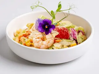 30. Insalata mista con gamberi