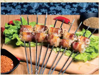 Involtini di carne e funghi enoki