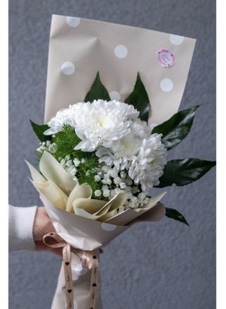 Buket sa jednom hrizantemom