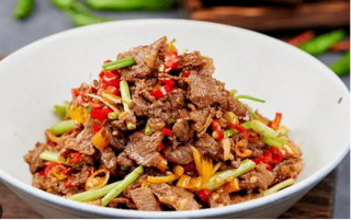 811Jagnjetina sa mladim lukom 葱爆羊肉