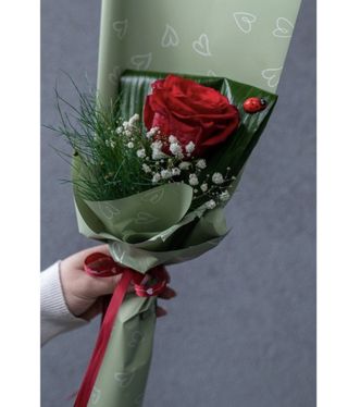 Buket sa jednom ružom