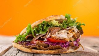 Kebab, wurstel e patatine