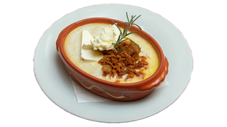 Kačamak sa više vrsta sira