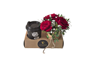 Kafa i cveće,crvene ruže