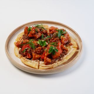 Каттама с рваной говядиной и айраном (500г)