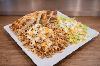 Kebab na tanjuru s piletinom