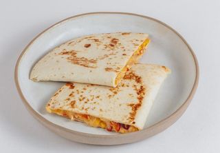 Кесадилья с курицей (200г)