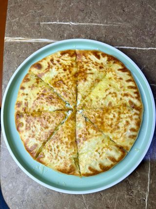 Хачапури с брынзой и зеленью (320г)