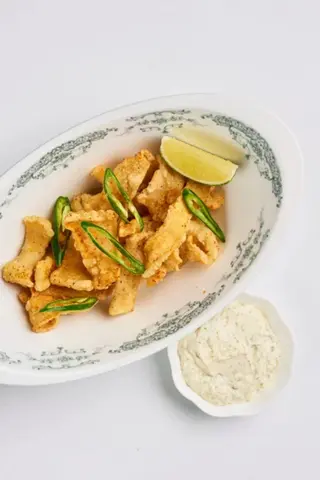 Хрустящие кальмары с чили и лаймом (200г)