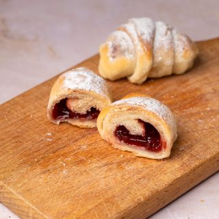 Kiflice sa višnjama 100g