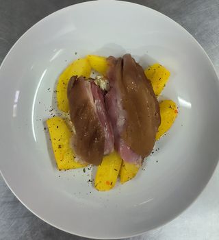 Kiseli kupus sa suhim mesom i kuhanim krumpirom