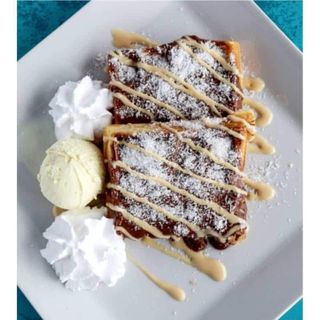 Kokos waffel sa sladoledom