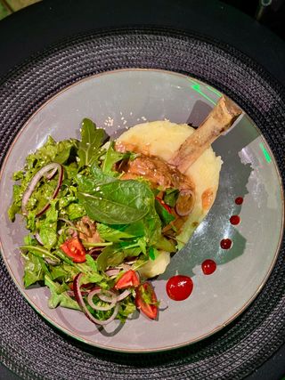 Конина в собственном соку под сливочным соусом (350г)