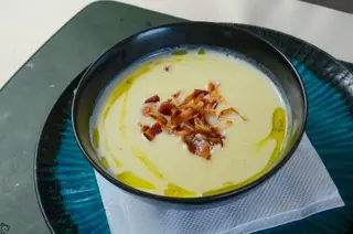  Krem čorba od karfiola i dimljenog sira