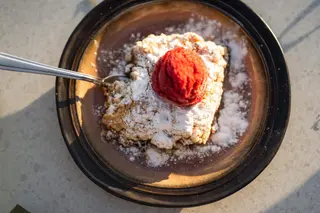 Crumble s kruškama i malinama