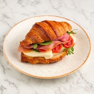 Croissant prosciutto