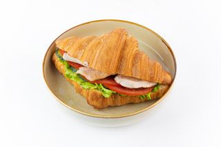 Круассан с курицей (300г)