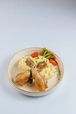 Куриная голень с пюре (400г)